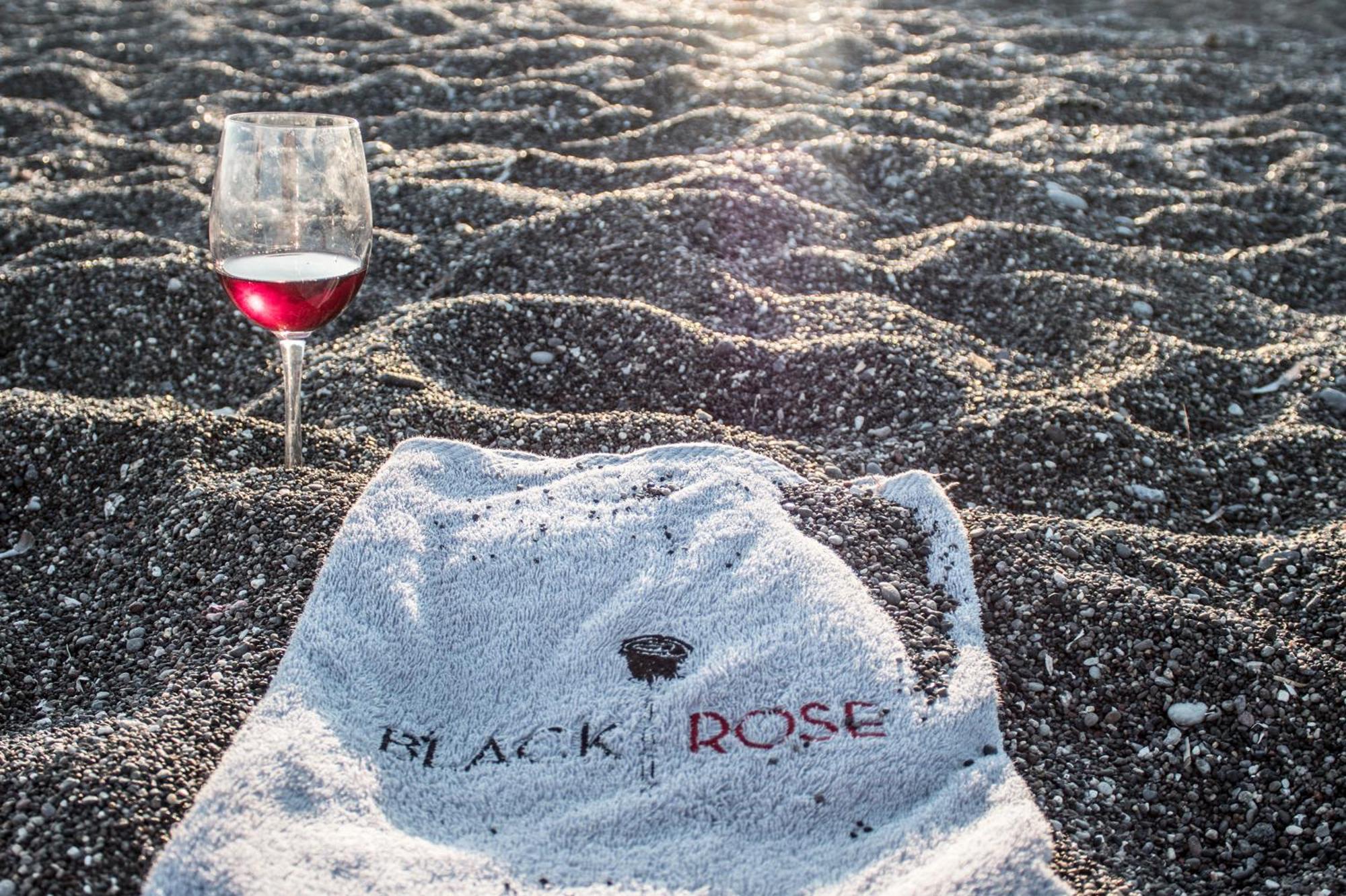 Black Rose Beach Suites Períssa Eksteriør bilde